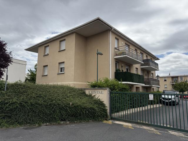 TYPE 2 EN RESIDENCE RECENTE AVEC PARKING