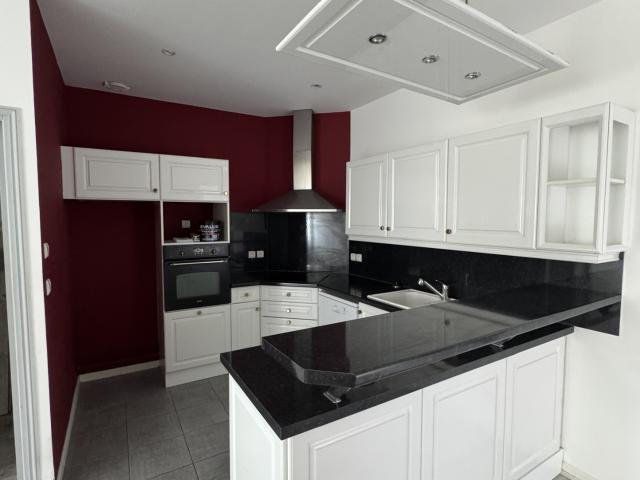 TYPE 3 CENTRE VILLE 1ER ETAGE MONTLUCON