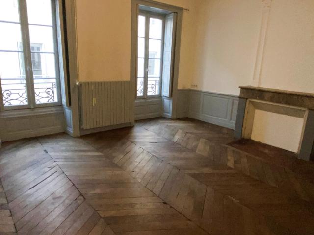 TYPE 3 AU 1ER ETAGE RUE DU BOURGUET NAU