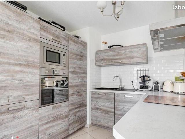 Type 3 meublé calme +double stationnement 13004