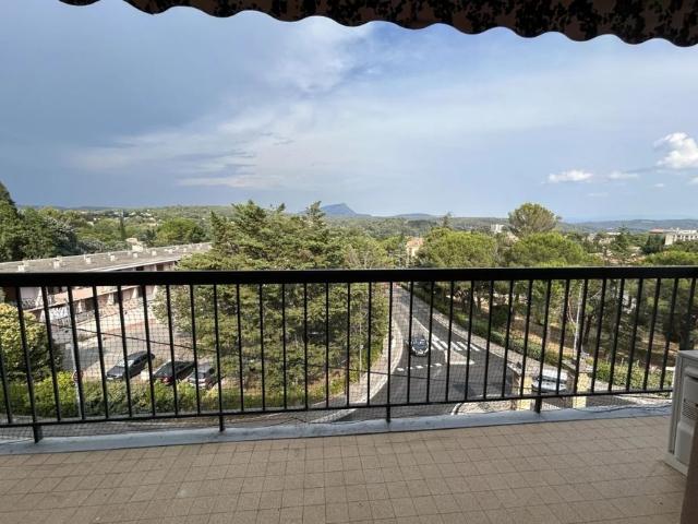 Type 4/5 Vue SAINTE VICTOIRE/ CHAINE DE L'ETOILE AVEC CLIMATISATION ET GARAGE, CHAUFFAGE COMPRIS