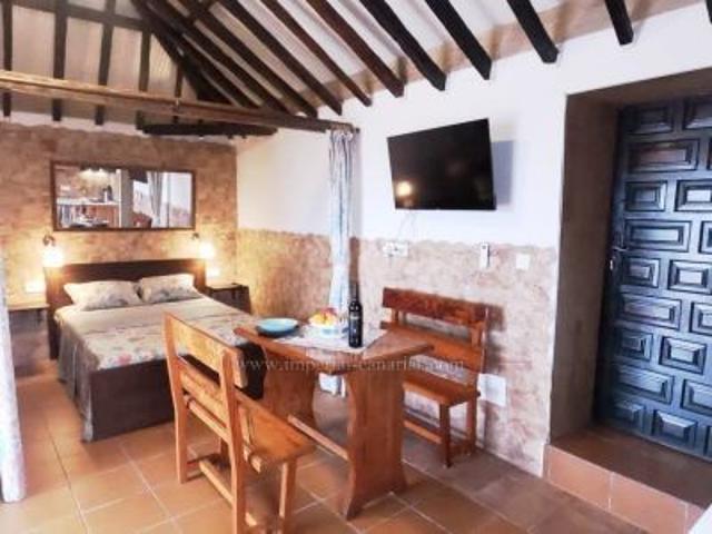 Typical Canarian loft style cottagel rental in Puerto de La Cruz, Playa Jardín area. Natural setting, peaceful location