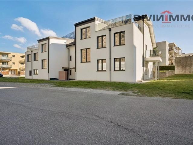 Typische 4,5 Zimmer Wohnung im ersten Stock