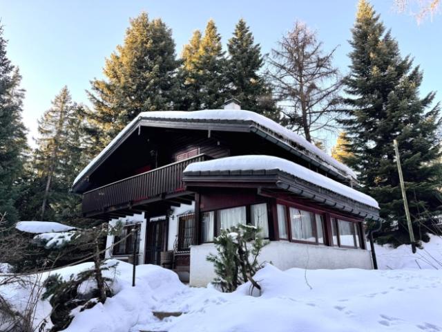 Typisches Chalet mitten im Grünen, nur wenige Minuten vom Herzen von Crans entfernt, bietet Ruhe und Gelassenheit / Ref. 1007 677