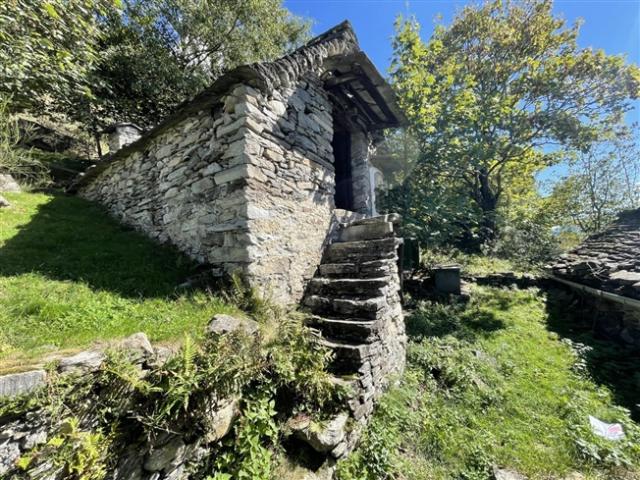 typisches Bergrustico mit Umschwung / rustico da riattare in alta montagna con terreno