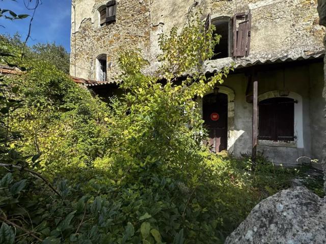 typique maison cevenole avec jardin à RENOVER