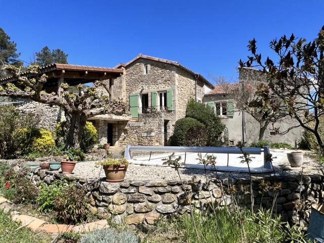 Typique Mas Ancien proche d’Aubenas 182m² Aubenas