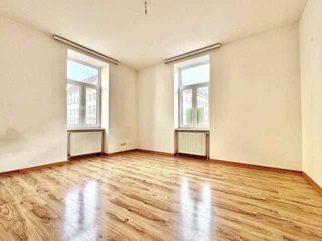 U1 in 5 Minuten erreichbar Kurzzeitvermietung möglich Lift im Haus Zusammenlegung von Wohnungen möglich Dachgeschoß Ausblick