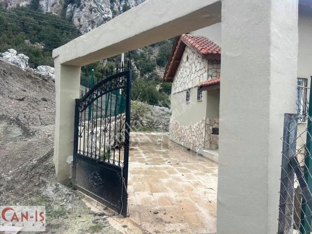 Üçoluk Mahallesinde 6+1 Tripleks Deniz Manzaralı Villa Can iş