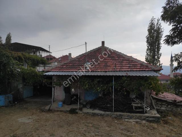 Uşak Eşme Dereli Köyünde Satılık Müstakil Köy Evi