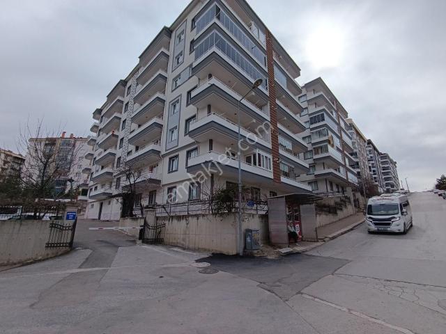 Uşak Kemalöz Mahallesi Ay kop Sitesinde Satılık 3+1 Daire