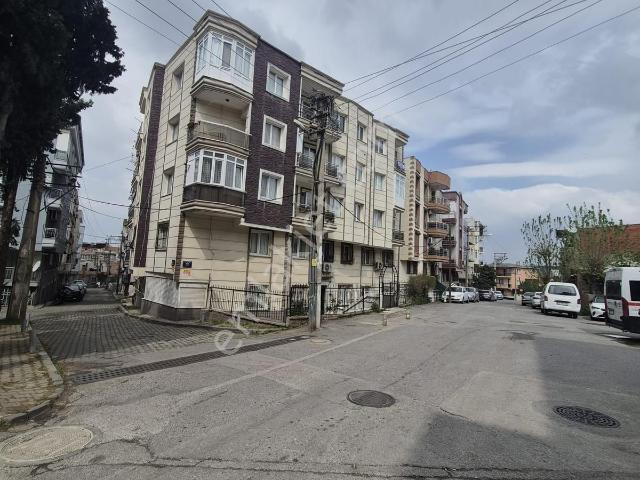 Uçan Yol Dibinde 3+1 Çift Balkonlu Geniş 3+1