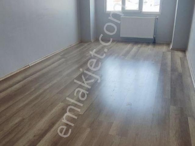 Uçardan Ana Cadde Üzerinde Kiralık 3+1 Ebeveyn Banyolu Daire
