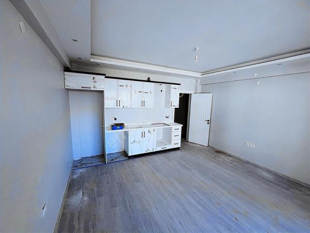 Uçardan Cadde Üzeri Hastane Bölgesinde Ön Cephe 2+1 Daire