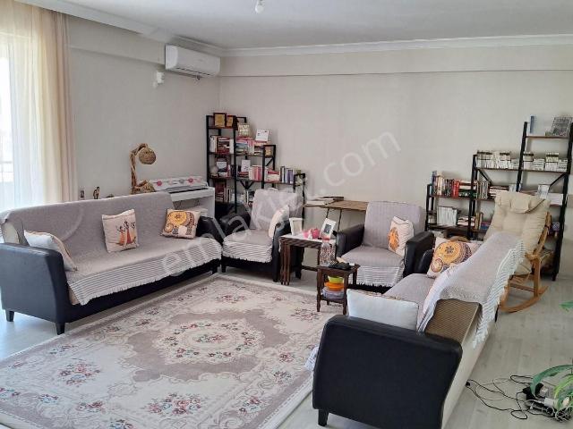 Uçardan 130 M2 3+1 Ebeveyn Banyolu Daire