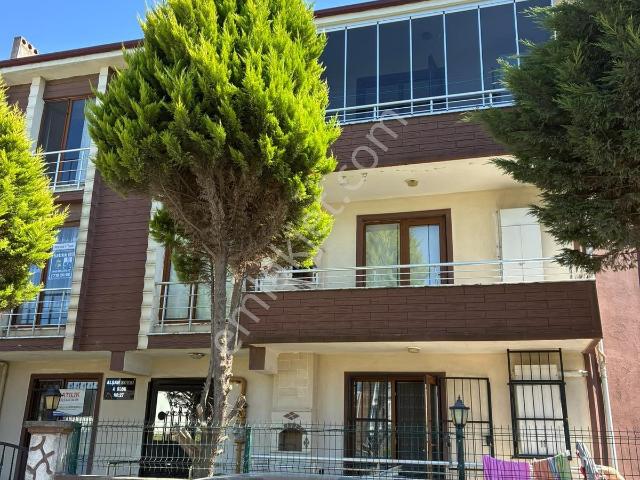 Üçelden Yatırım Fırsatı Gelişen Bölgede Satılık 3.kat 2+1 Daire