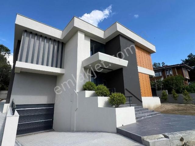 Üçer Emlak'tan Lüksün Yeni Tanımı: 5+1 Satılık Rüya Villa