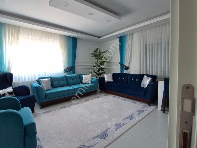 Üçgen Mahallesi'nde 200 M² Net 4+1 | Teraslı | Doğalgazlı | Asansörlü | Otoparklı