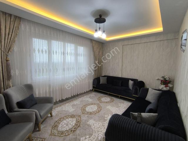 Üçkuyular Da Satılık İçi Ful Yapili Masrafsız 2+1 Daire
