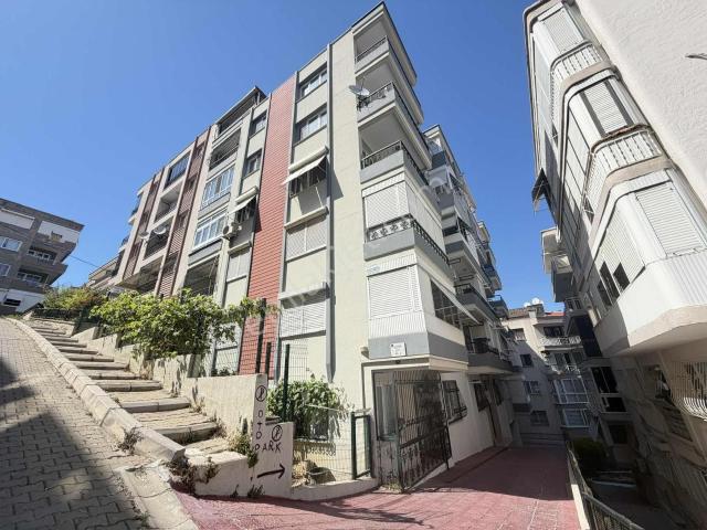 Üçkuyular Esentepe'de Park Manzaralı, Ferah 3+1 Daire