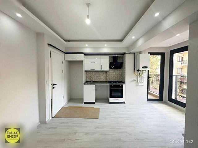 ÜÇKUYULAR MEYDAN'DA '2+1' ASANSÖRLÜ ARAKAT SIFIR LÜKS DAİRE