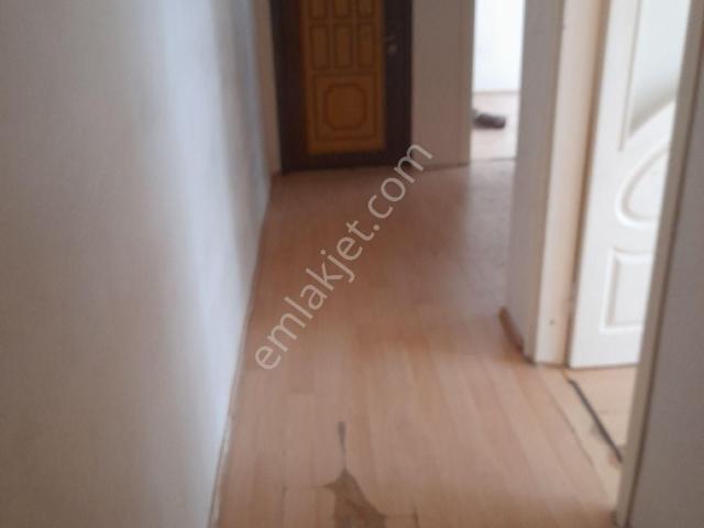 Üçkardeşler Emlakta Satılık Daire Esenler