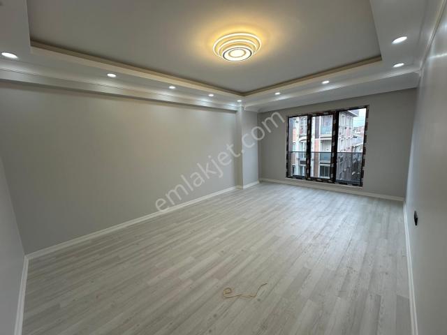 Üç Kardeşler'den Cadde Üzeri Satılık 2+1 95m² Sıfır Arakatlar