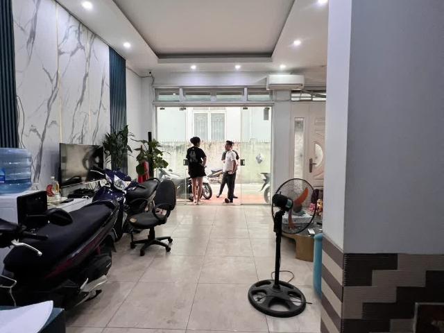 ĐẦU TƯ nhà phân lô phố Mạc Thái Tổ, ô tô đỗ cửa, 40m2, mặt tiền 5m, giá 18.9 tỷ. LH 0931 568