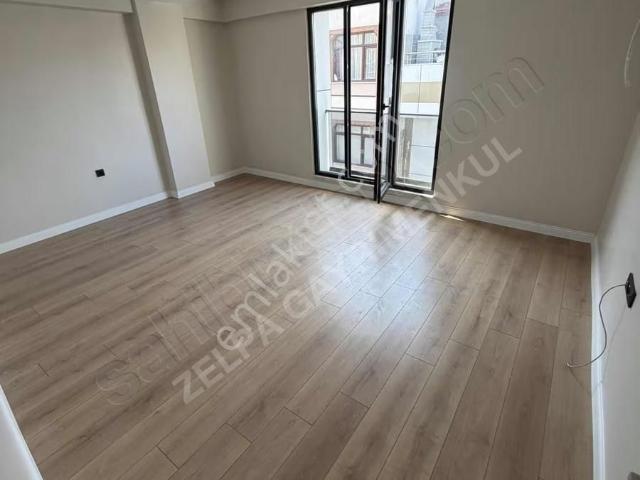 Uğur Mumcu Mahallesinde Krediye Uygun Yerden Isıtmalı Lüks 2+1