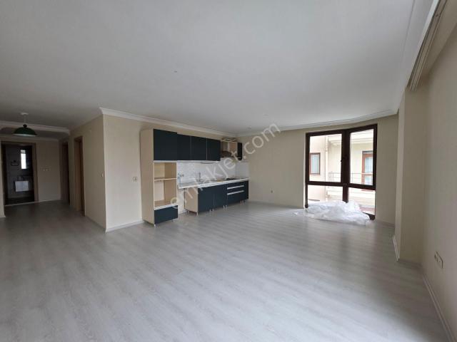 Uğur Mumcu Cad/açın Cad/ Jale Tezer Yakını  A.otopark+balkon 2+1