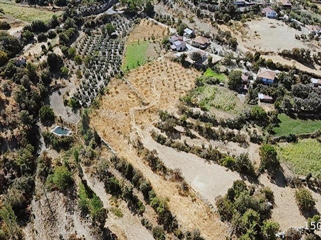 UĞUR' DAN DERE MAHALLESİNDE İÇİNDE 2+1 EV OLAN BÜYÜK ARAZİ