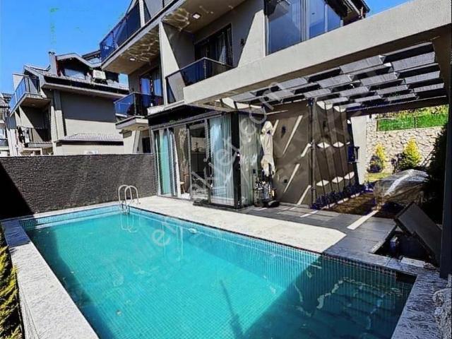 Uğur Emlakdan Kargıda 2+1 Deniz Manzaralı Havuzlu Satılık Villa