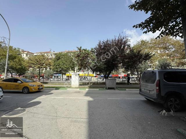 Uğur Gayrimenkul'den Şehir Merkezinde Satılık 5 Katlı Bina