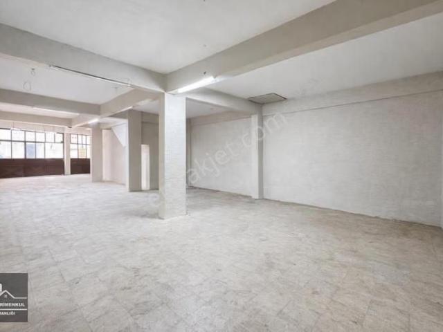 Uğur Gayrimenkul'den Ilıca Caddesinde Satılık 120m² Dükkan