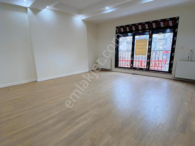 Üçyüzlü Meydanda Cadde Üzeri 3+1 100 M2 Ultra Lüx Sıfır Daire