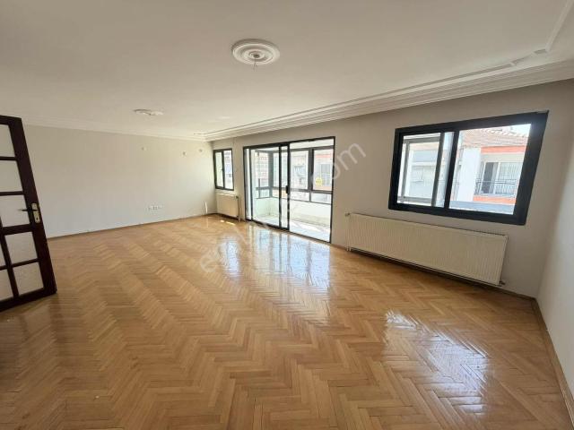Üçyol Bahçelievlerde 3+1 Doğalgazlı Asansörlü Bakımlı Daire