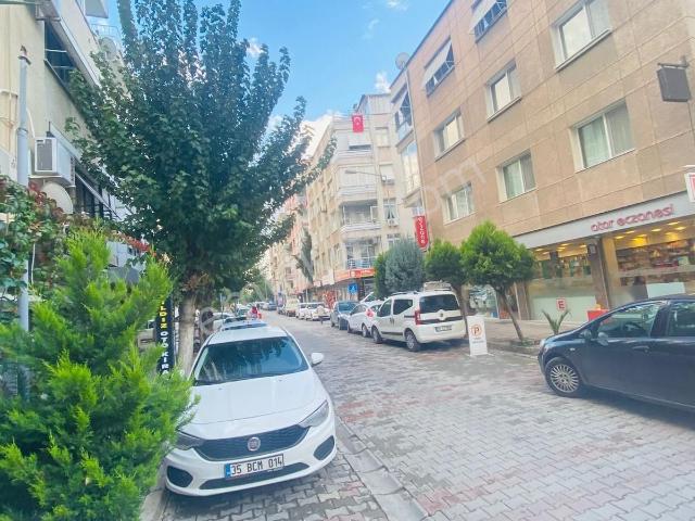 Üçyol Metro Çıkışı Merkezi Konumda Satılık Dükkan