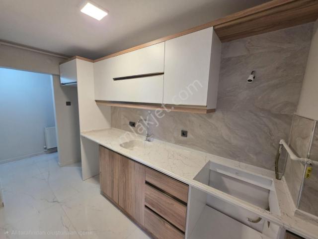 Üçyolda Merkezi Konumda Satılık 2+1 Full Tadilatlı Daire