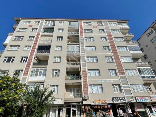 Uca'dan Satılık 3+1 Masrafsız Daire.!