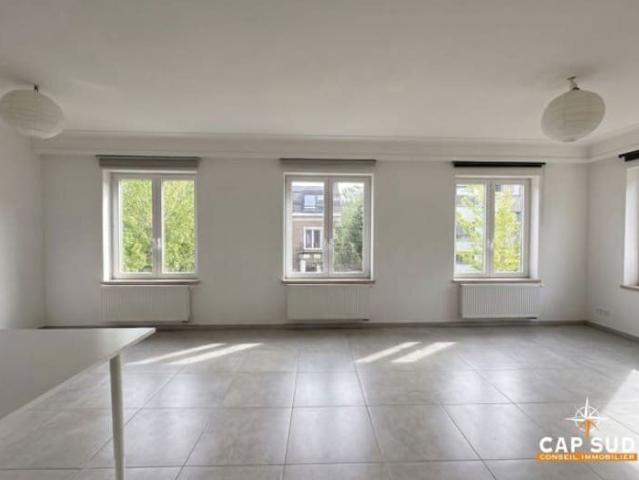 UCCLE Bright 3 bed + parking Avail 01/08