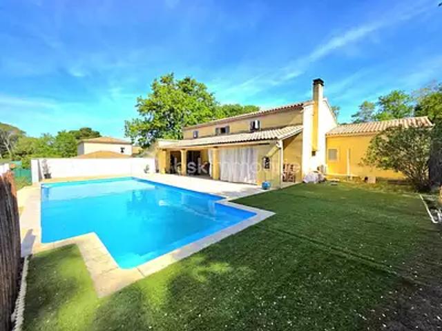 Uchaux 84100 Achat / Vente maison 7 pièces t7 piscine terrasse