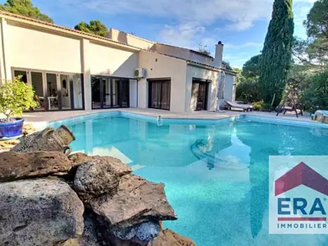 Uchaux 84100 Achat / Vente maison 8 pièces t8 piscine