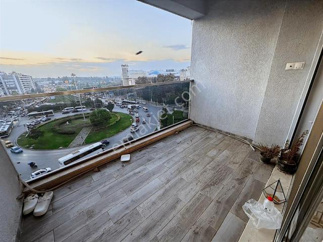 Uckuyular Meydanında Deniz Manzaralı 3+1 Daire
