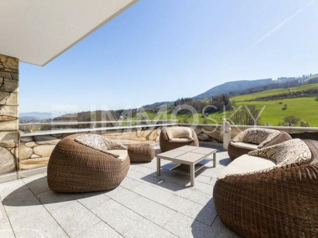 Über dem Zürichsee  Wohnen mit Aussicht auf das Besondere