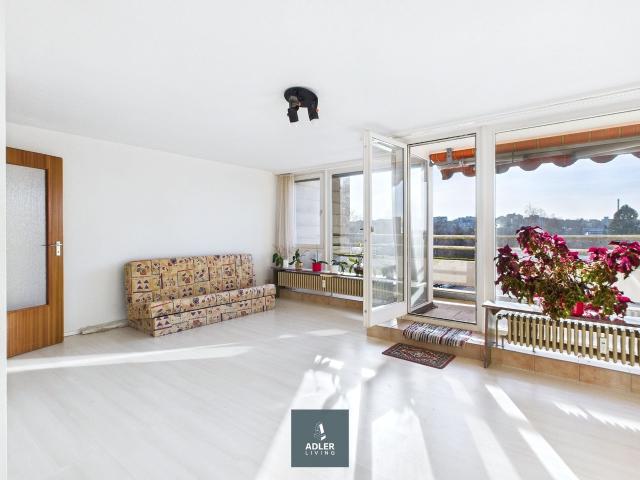 ÜBER DEN DÄCHERN 4 Zi. Maisonette mit 2 Bädern, Balkon und Tiefgaragenstellplatz