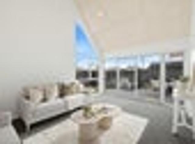 Uber Stylish | Spacious | Feels Like New!
