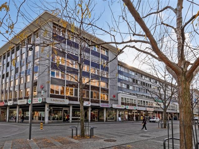 Überdachter Parkplatz in der Innenstadt von Sitten