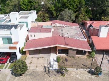 Ubicación inigualable EXPO GDL, Casa para remodelar en Coto privado Club Hípico GDL