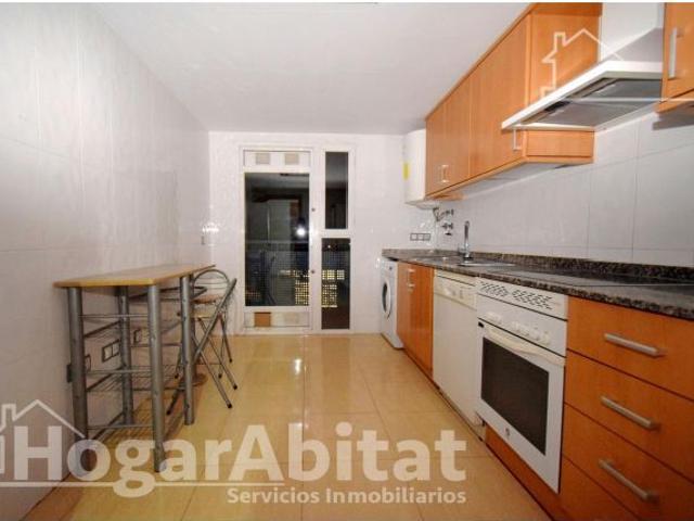 ¡UBICACIÓN IDEAL! AMPLIO, BONITO Y EXTERIOR CON GARAJE Y BALCÓN