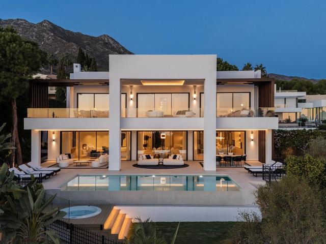 Ubicada a los pies de la montaña de La Concha, dentro de la. 779m² Marbella